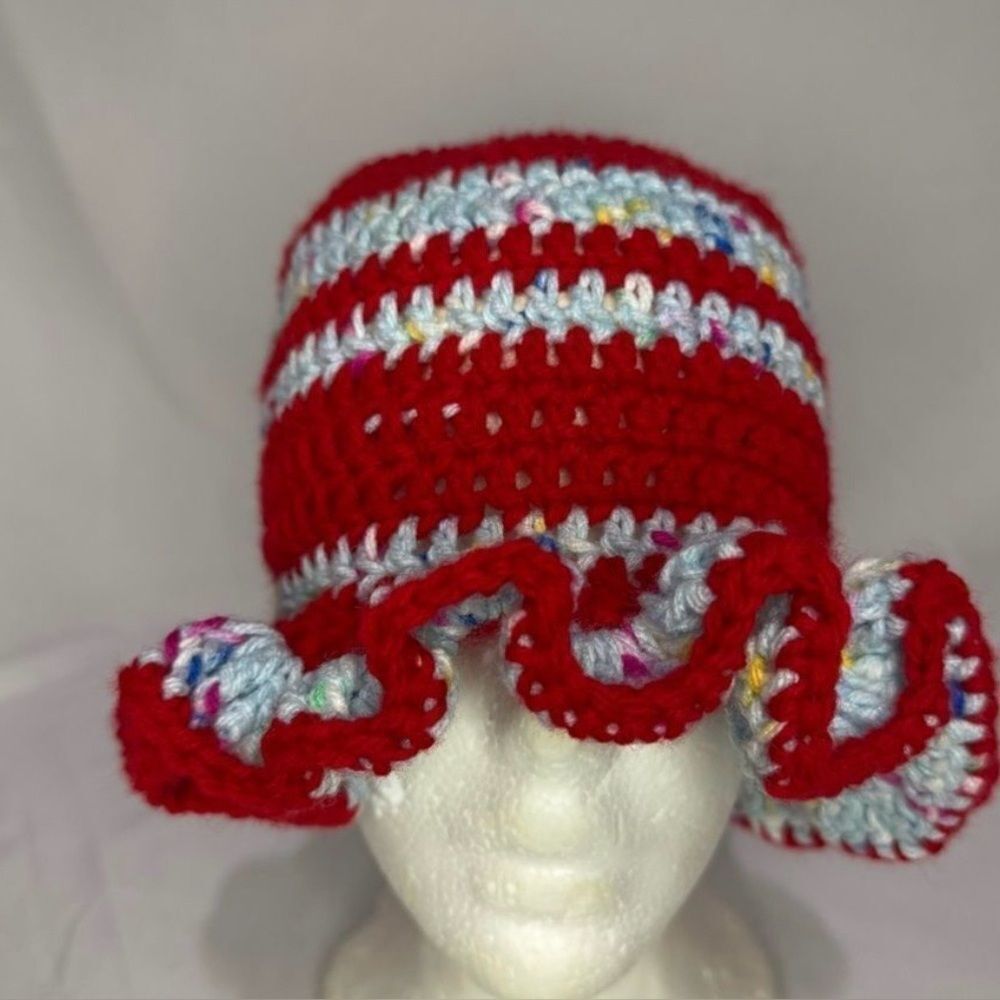 Beautiful Crochet Bucket Hat with Ruffles